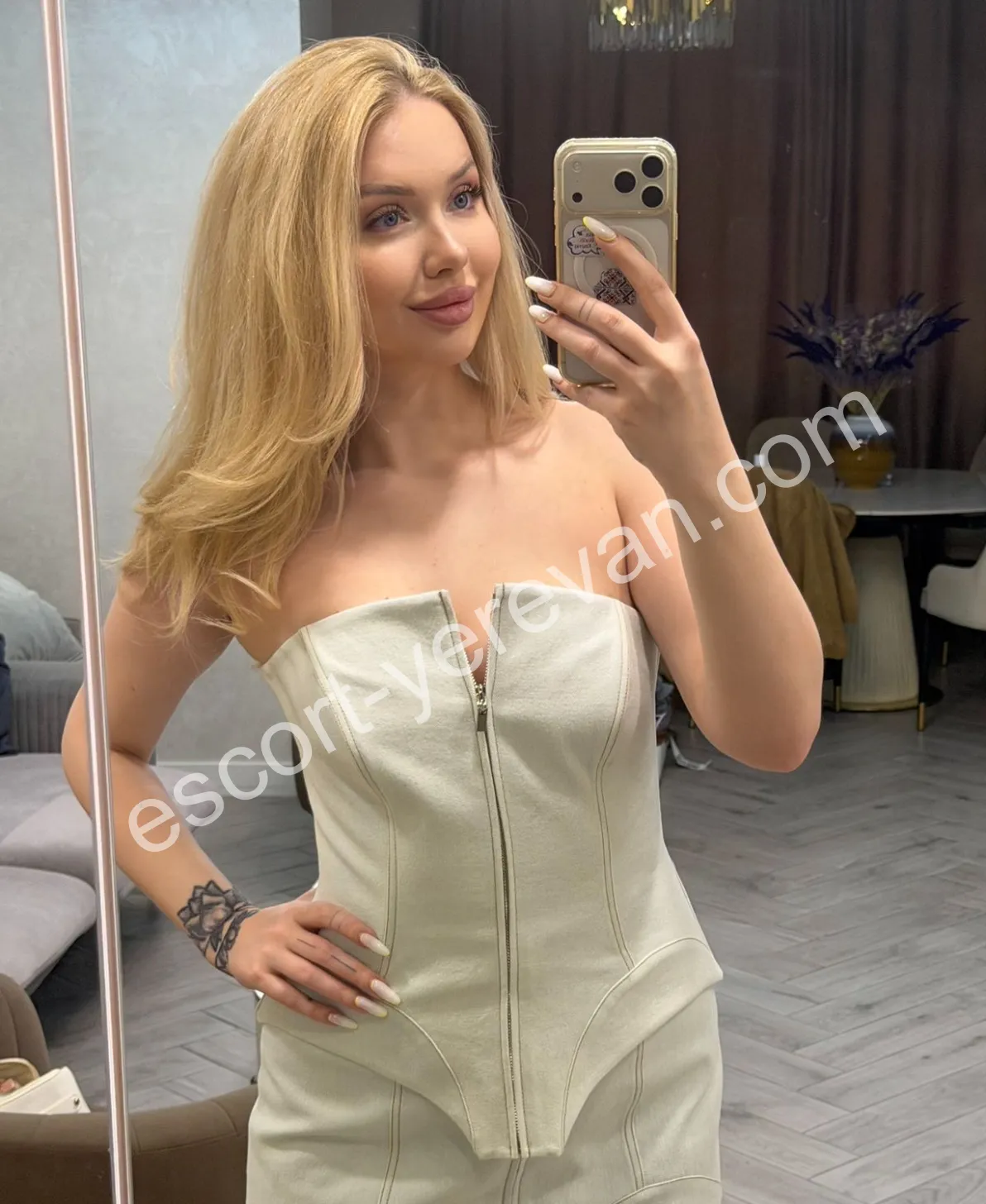 Kate  photo 3